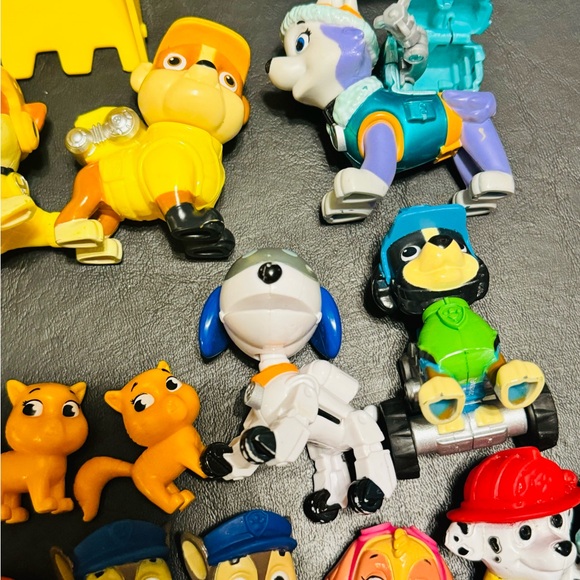 Huge Paw Patrol Toy Lot Figures And Vehicles 53 Pieces Total - Picture 8 of 13